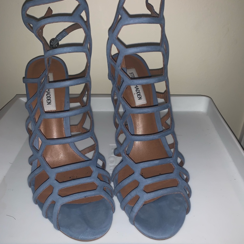 Women’s strappy sandals